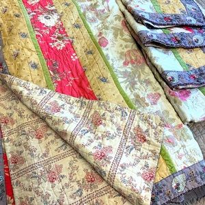 COPY - Liz Claiborne Boho Queen size quilt and 4 shams